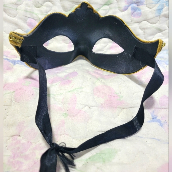Masquerade Mask - Picture 4 of 7